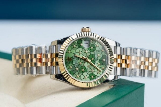 dong-ho-rolex-che-tac-chat-lieu-kim-loai-ma-vang-18k-rat-ben-1701677458.jpg