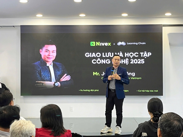 cuu-sinh-vien-ueh-3-1760605392.png