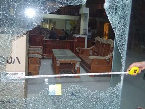 Truy bắt 2 kẻ bịt mặt, nổ súng vào nhà dân giữa đêm khuya