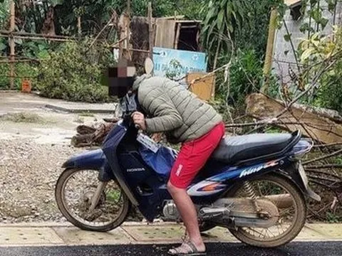 Làm rõ nguyên nhân nam thanh niên gục chết trên xe máy ven đường