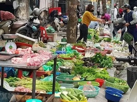 Giá hàng hóa, dịch vụ tăng “phi mã” cùng giá xăng