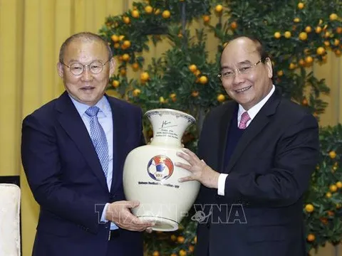 Chủ tịch nước Nguyễn Xuân Phúc tiếp Huấn luyện viên Park Hang-seo