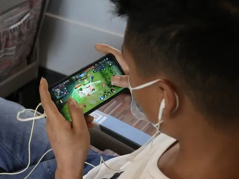 Trung Quốc: Đề xuất cấm hoàn toàn người dưới 18 tuổi chơi game
