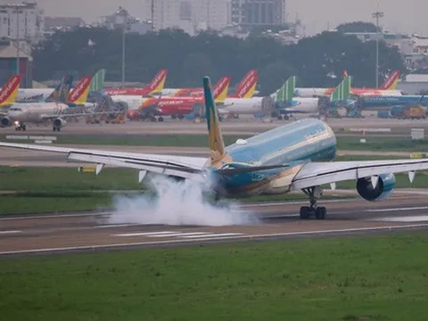 Sân bay Tân Sơn Nhất tạm dừng một đường cất hạ cánh, Vietnam Airlines khuyến nghị hành khách theo dõi lịch bay thường xuyên
