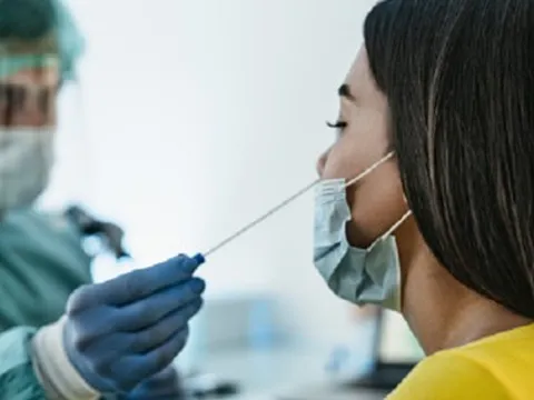 Sau khi mắc Covid-19 test nhanh ra một vạch liệu đã an toàn?