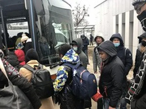 Bộ Ngoại giao hướng dẫn đồng bào ở Ukraine sơ tán sang các nước lân cận