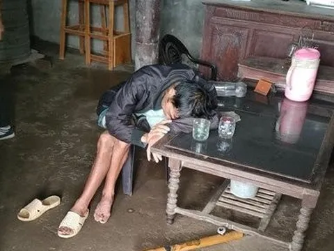 Điều tra vụ nghi phạm đâm tử vong “bạn nhậu” rồi lăn ra ngủ