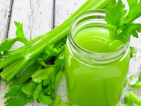 Sử dụng nước ép cần tây thế nào để giữ dáng, trẻ hóa mà không gây hại