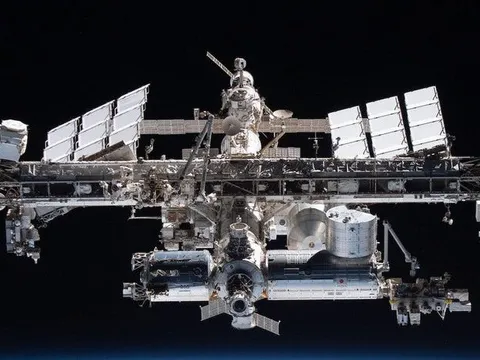 Dừng bán động cơ tên lửa cho Mỹ, Nga tuyên bố "Nếu muốn, hãy dùng chổi mà bay"