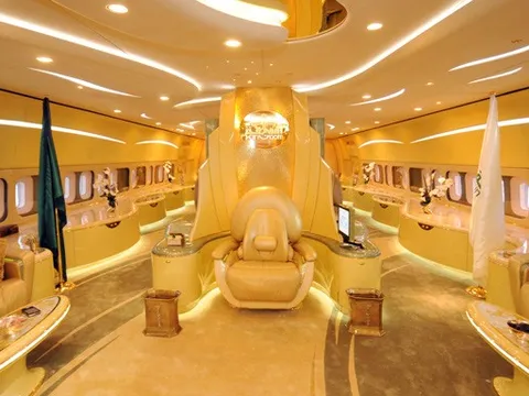 'Choáng' với nội thất máy bay như cung điện dát vàng, người giàu vung tiền tỷ chỉ để hưởng thụ trong 1 tiếng