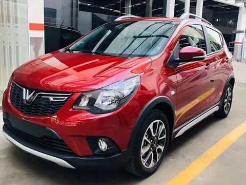 VinFast Fadil giảm giá về mức thấp nhất hơn 300 triệu, đối thủ sừng sỏ cũng không ngồi yên