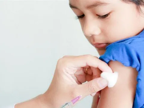 Thủ tướng yêu cầu nghiên cứu tiêm vaccine phòng COVID-19 cho trẻ 3-5 tuổi