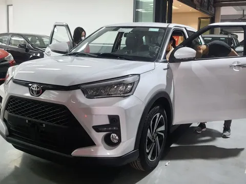 Loạt xe Toyota rục rịch tăng giá hàng chục triệu, khách hoang mang tính 'quay xe', bỏ cọc