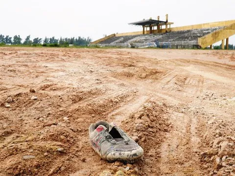 Xót xa công trình văn hóa thể thao hàng chục tỷ thành nơi thả bò