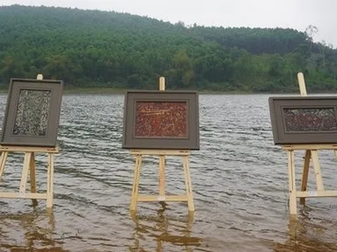 Họa sĩ mang tranh vào rừng triển lãm chủ đề “Rừng Xòe 2”