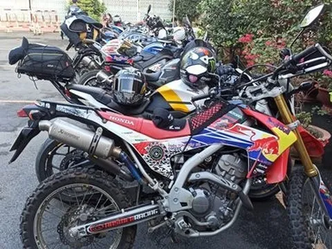 CSGT vây bắt đoàn xe phân khối lớn chạy vào đường cấm với tốc độ cao