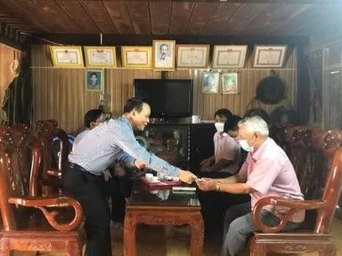 Cụ ông ở Thừa Thiên-Huế hiến hơn 400m2 đất làm đường cho bà con