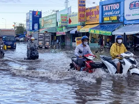 Đồng Nai: Nhiều tuyến đường ngập sâu sau cơn mưa chiều