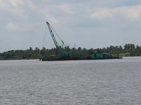 Khai thác cát trái phép, 4 người bị phạt hơn 1,5 tỷ đồng