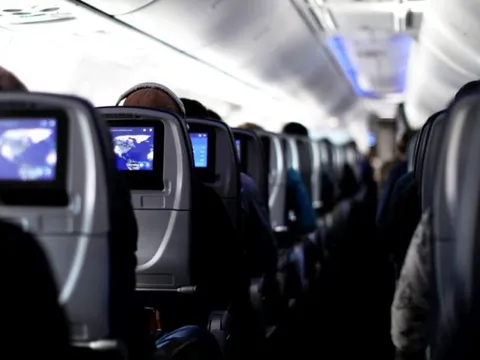 SpaceX tìm kiếm tiềm năng Internet máy bay cho Starlink