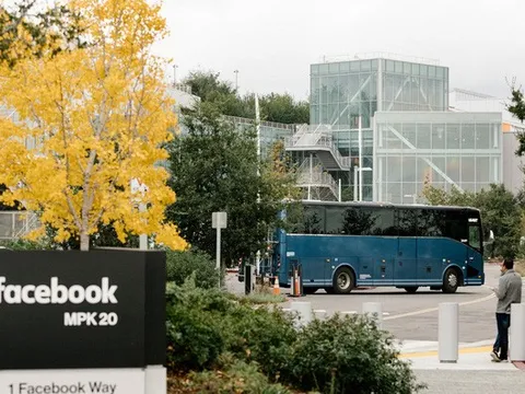 Cổ phiếu lao dốc, Meta (Facebook) cắt giảm quyền lợi nhân viên