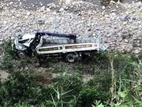 Xe tải chết máy khi lên dốc, tài xế tử vong thương tâm