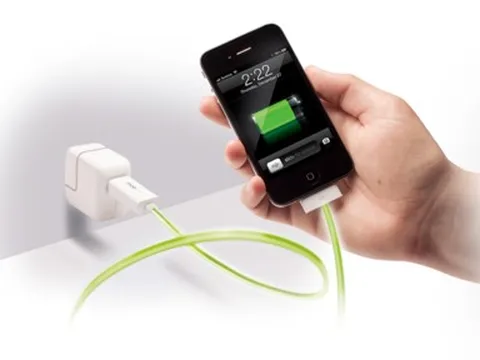 Dùng điện thoại khi sạc pin, một phụ nữ bị giật tử vong