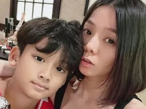 Ca sĩ Lệ Quyên tiết lộ con trai vẫn không chịu ngủ riêng khi bên mẹ