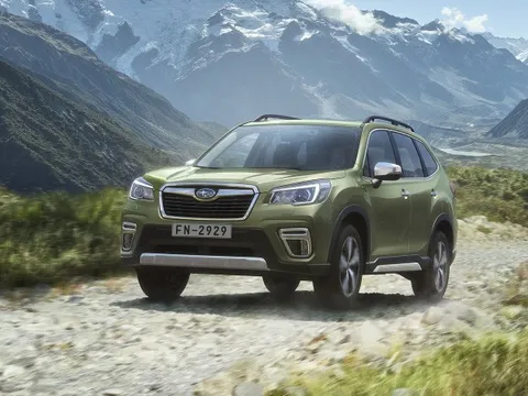 Ô tô giảm giá kịch sàn 229 triệu đồng trong tháng 3, nhiều mẫu "đậm tay" phí trước bạ