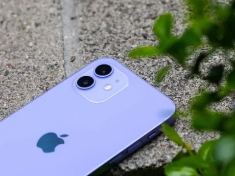 iPhone 11 và iPhone 12 giảm giá 7 triệu đồng, đời cũ tiếp tục bán rẻ từ 6,4 triệu