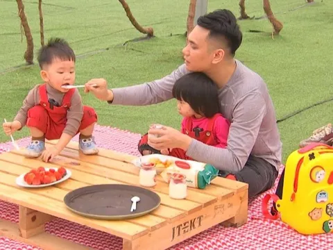 Khắc Việt và thử thách một mình chăm 2 con 48 giờ