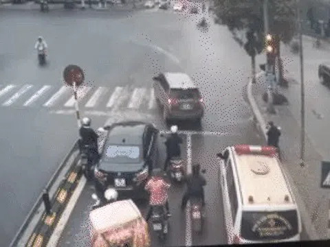 Vụ ô tô "vượt đèn đỏ nhường đường xe cấp cứu" bị phạt nguội: Thông tin bất ngờ