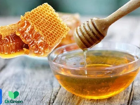 Dùng mật ong trị ho cho trẻ có hiệu quả? BS chỉ ra lưu ý cha mẹ cần nhớ để tránh nguy hiểm