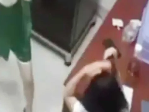 Sự thật vụ "bé gái lớp 6 bị mẹ ruột bạo hành dã man suốt 4 năm" ở TP.HCM