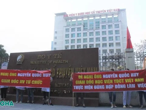 Đã được nhận lương, vì sao chiều nay, nhân viên y tế BV Tuệ Tĩnh vẫn xuống đường cầu cứu?