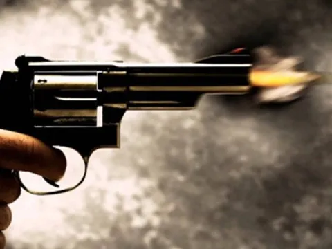 Anh trai cầm súng tự chế của bố bắn vào em trai-Bộ Công an đưa ra cảnh báo