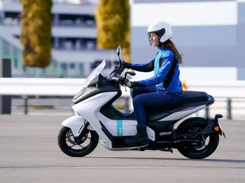 Lộ diện mẫu xe máy điện "siêu mạnh" của Yamaha, sạc đầy đi 100km, cốp 23 lít