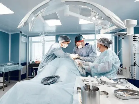 Xem ảnh phẫu thuật ngực tại cơ sở thẩm mỹ 'chui', BS choáng, thốt lên 'quá khủng khiếp'