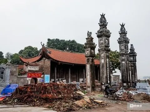 Hà Nội: Người dân xót xa chặt bỏ cây đa lớn tại đình cổ 2.000 năm