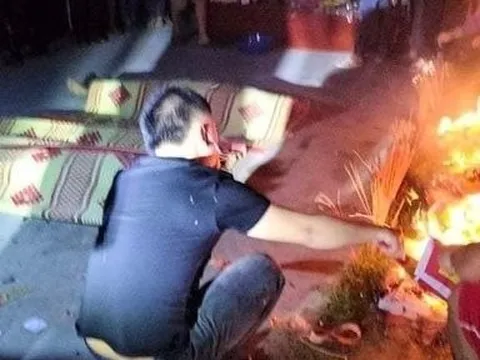 Xe máy chở 4 học sinh lao xuống mương nước, 3 em tử vong thương tâm