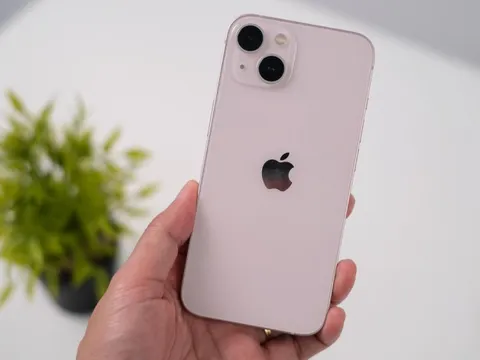 Giá iPhone 13 thấp kỉ lục, chọc thủng đáy chỉ sau 2 tuần