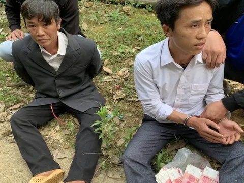 Lai Châu: Hai chú cháu rủ nhau buôn bán ngoại tệ giả