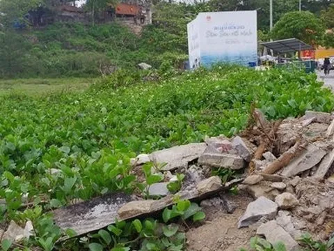 Khung cảnh "nhếch nhác" cạnh ngôi đền linh thiêng bậc nhất Tp.Sầm Sơn