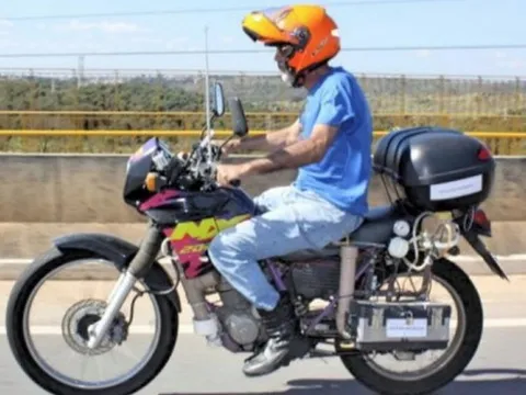 Không cần xăng, chỉ 1 lít nước bẩn cũng có thể khiến chiếc xe máy này chạy gần 500 km