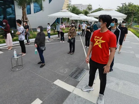 Hà Nội vượt qua đỉnh dịch thế nào sau khoảng 1 tháng ghi nhận số ca mắc kỷ lục?