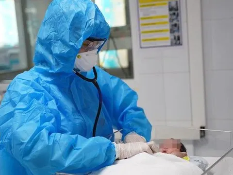 Không nhất thiết phải test COVID-19 thường xuyên cho mọi trẻ sơ sinh