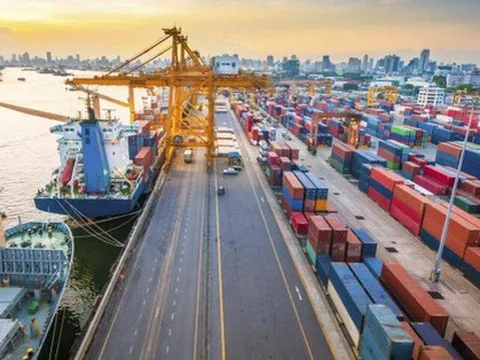 Cổ phiếu vận tải biển nổi sóng khi Trung Quốc phong toả Thượng Hải