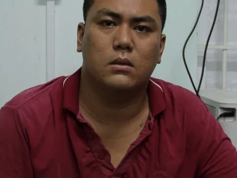 Bắt nam thanh niên vô cớ ném vỡ kính ô tô của du khách đến Vũng Tàu