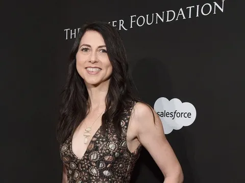 Vấn đề 'đau đầu' của vợ cũ Jeff Bezos: Tài sản tăng nhanh hơn mức có thể cho đi