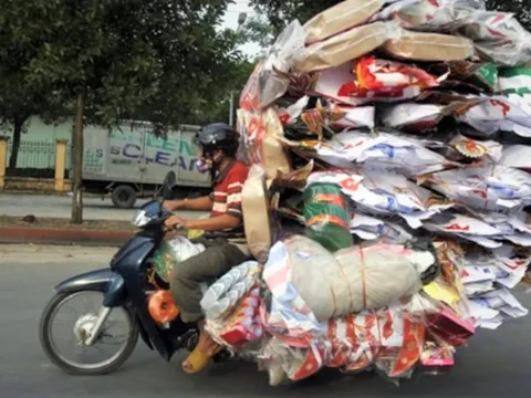 Đi xe chở hàng cồng kềnh bị xử phạt bao nhiêu tiền theo quy định?